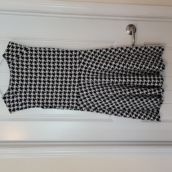 H&M Houndstooth Dress. Size Medium. - Picture 2 of 3